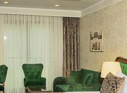 تور هتل موکارناس پرا استانبول تورنگار