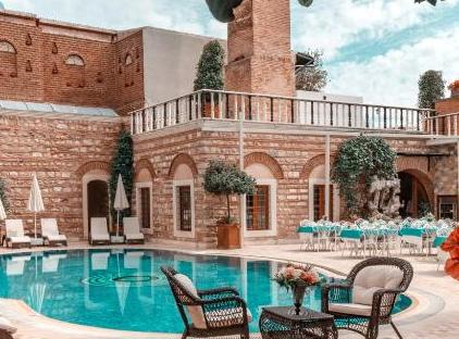 تور هتل کاخ و اسپا سون هیلز استانبول تورنگار