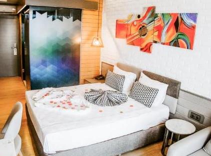هتل لارن فامیلی و اسپا تورنگار