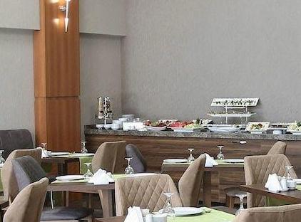 هتل الپس رویال و اسپا تورنگار