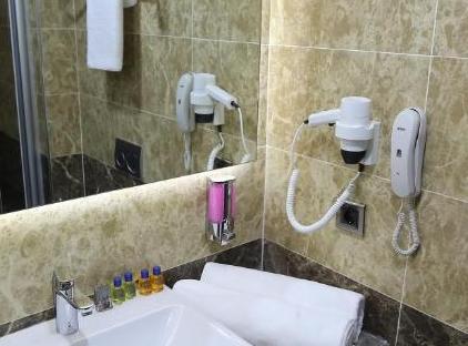 هتل الپس رویال و اسپا تورنگار