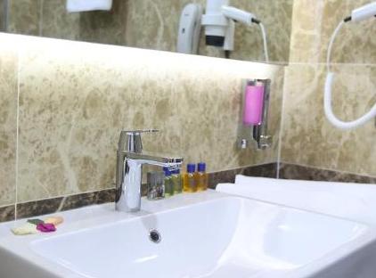 هتل الپس رویال و اسپا تورنگار