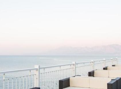 Falcon Hotel تورنگار