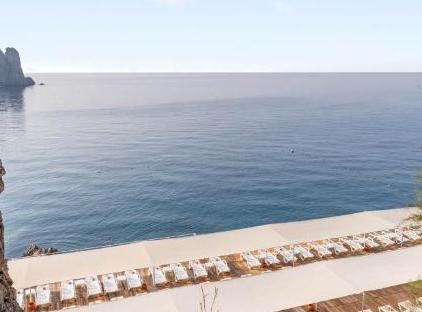 Falcon Hotel تورنگار
