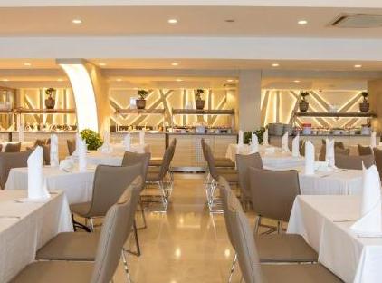 Falcon Hotel تورنگار