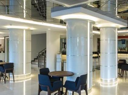 Falcon Hotel تورنگار