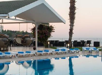 Falcon Hotel تورنگار