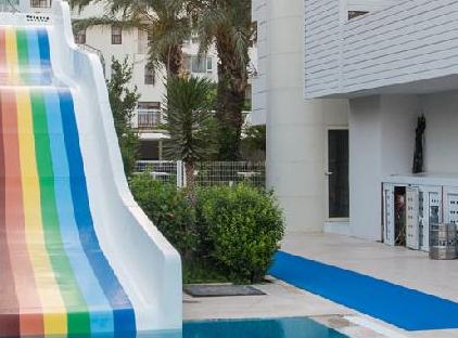 Falcon Hotel تورنگار