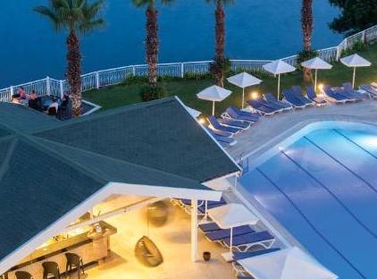 Falcon Hotel تورنگار