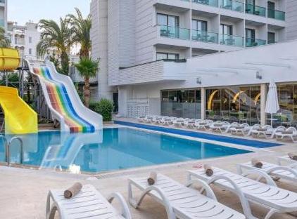 Falcon Hotel تورنگار