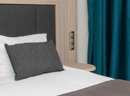 Falcon Hotel تورنگار