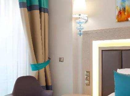 Falcon Hotel تورنگار