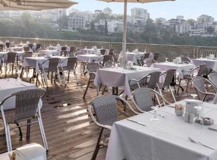Falcon Hotel تورنگار