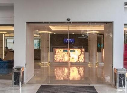 Falcon Hotel تورنگار