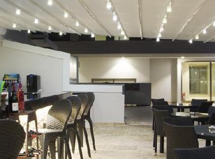 Falcon Hotel تورنگار
