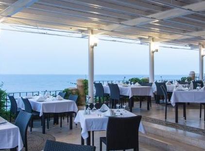 Falcon Hotel تورنگار