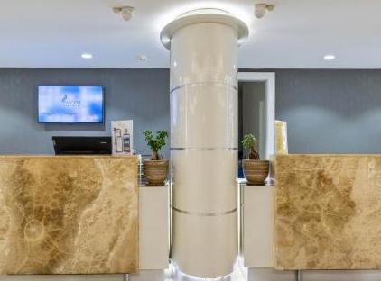 Falcon Hotel تورنگار