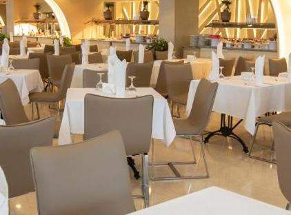 Falcon Hotel تورنگار