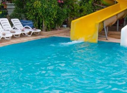 Falcon Hotel تورنگار