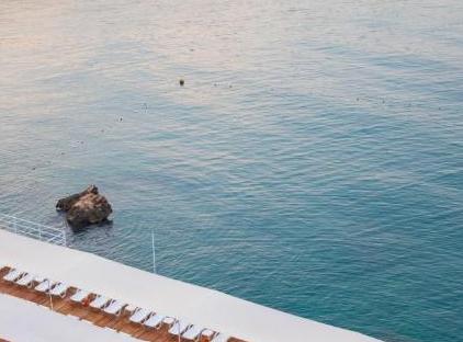 Falcon Hotel تورنگار
