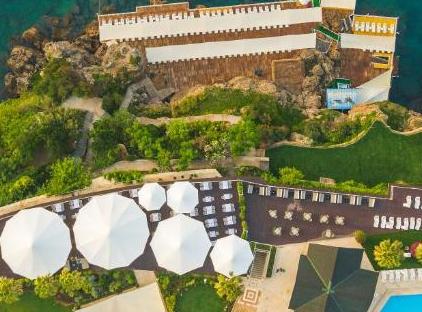 Falcon Hotel تورنگار