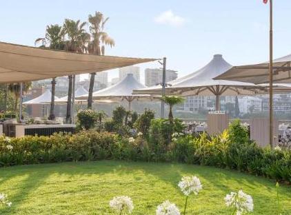 Falcon Hotel تورنگار