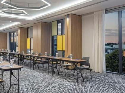 هتل همپتون بای هیلتون آنتالیا ایرپورت تورنگار