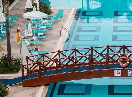 هتل وایندام گاردن لارا تورنگار