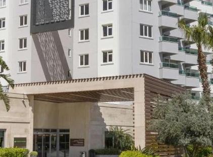 هتل وایندام گاردن لارا تورنگار