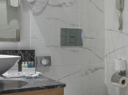 هتل وایندام گاردن لارا تورنگار