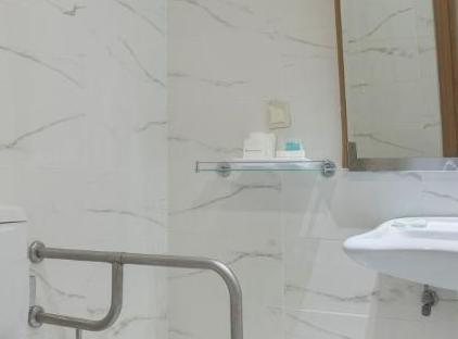 هتل وایندام گاردن لارا تورنگار