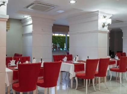 هتل وایندام گاردن لارا تورنگار