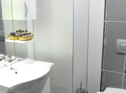 هتل دروازه هادریان تورنگار