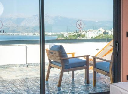 Just Inn City  تورنگار