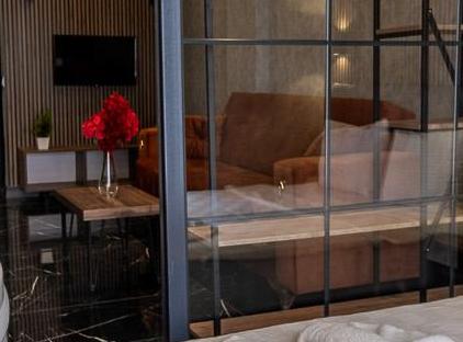 هتل ام‌آر‌تی سوئیتس لارا تورنگار