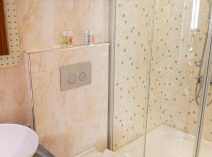 هتل وایت گاردن تورنگار