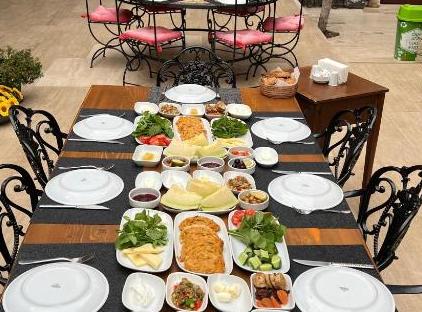 هتل وایت گاردن تورنگار