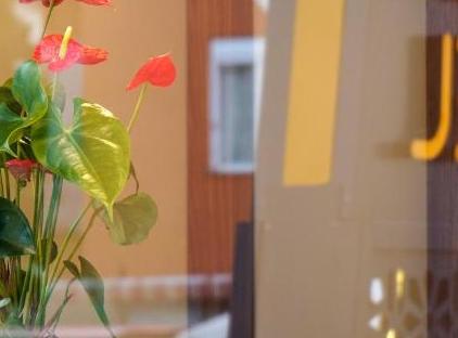 هتل اف-را تورنگار