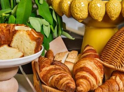 هتل لاف لیوینگ فقط برای بزرگسالان ۱۲ سال به بالا تورنگار