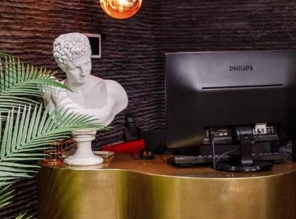 هتل لاف لیوینگ فقط برای بزرگسالان ۱۲ سال به بالا تورنگار