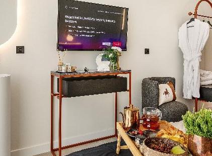 هتل لاف لیوینگ فقط برای بزرگسالان ۱۲ سال به بالا تورنگار