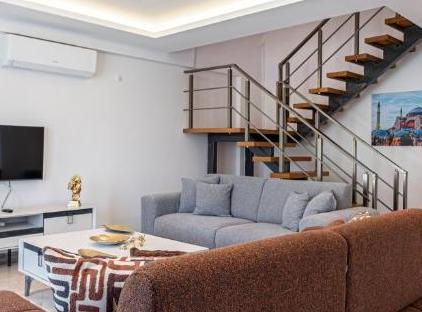 هتل بلک دولوکس سوئیت تورنگار
