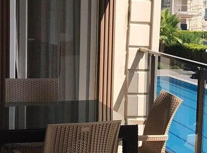 آپارتمان لوکس با استخر در مجموعه مسکونی مرکز بلک تورنگار