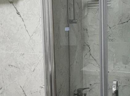 آپارتمان جدید شگفت‌انگیز با استخر، پارکینگ و منظره تورنگار