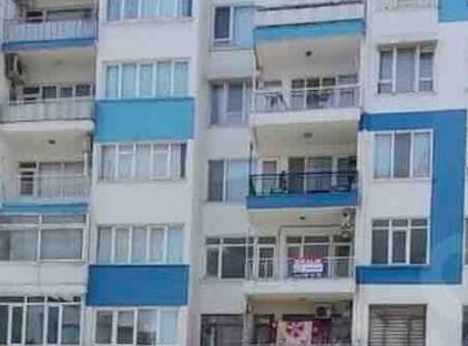 آپارتمان‌های آبی مرکز شهر تورنگار