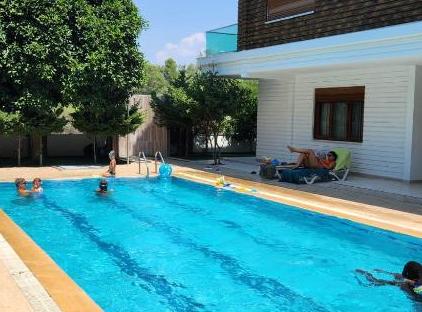 خانه‌های نسیم لارا تورنگار