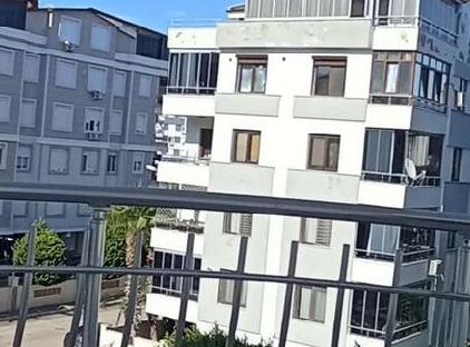 ساری موجهر اویمز تورنگار