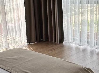 ویلای تری‌پلکس با استخر کودکان، باغ و سونا تورنگار