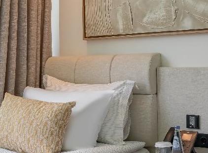 کلاب آرونا توسط هتل‌های لارن تورنگار