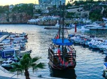 واحه مدرن لارا تورنگار